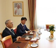 유인촌, 유흥식 추기경 만나 “세계청년대회 정부서도 준비”