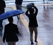 [날씨] 폭우속 어린이날, 전국에 강한 비바람…내일까지 수도권 100mm↑