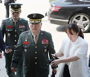 '채상병 수사 외압' 의혹…김계환 사령관 14시간 고강도 조사