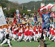 '동부야~서부야~'…국가무형유산 안동차전놀이 공연