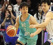 KCC 허웅, 아버지 허재 이후 26년 만에 '플레이오프 MVP'