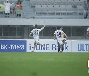 '강원 돌풍 계속된다' 조진혁 데뷔골→정한민 극장골, 수원FC에 2-1 역전승... 김천-인천은 무승부