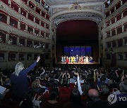 '세자의꿈' 공연에 박수 보내는 이탈리인들