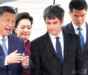 프랑스 도착한 시진핑 "중-프 관계, 세계에 긍정적 에너지 주입"