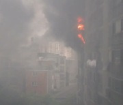 아파트 7층에서 불...주민 4명 병원 이송