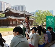 하나금융, 어린이날 맞이 취약계층 아동들에 덕수궁 역사교육·뮤지컬 관람 지원 