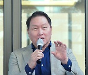 최태원 “배터리, 전기차 캐즘 극복할 것···반도체 설비투자 부담은 숙제”