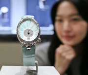 [포토] 갤러리아百, 명품 시계 '브레게' 새 단장