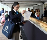 140m 빵?…5년만에 ‘세계에서 가장 긴 바게트’ 기록 되찾은 프랑스
