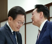 [사설]“영수회담에 함성득-임혁백 비선 거래”… 듣도 보도 못한 정치