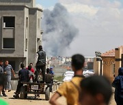 "10만명 대피령" 하루도 안돼…이스라엘, 라파 두 곳 전투기 공습