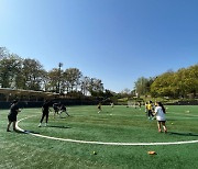 Big stick energy: Learning lacrosse with the Seoul Jindos