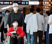 '외국면허 의사' 진료 허용…의료공백 초강수 해법 꺼냈다