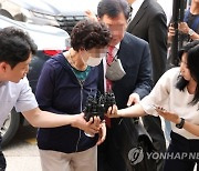 “어버이날 선물인가”…尹 장모 가석방 결정에 야권 비판