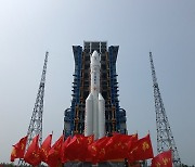 '세계 최초' 노리는 중국…창어6호, 달 궤도 진입