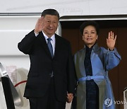 세르비아 도착한 시진핑 중국 국가주석 부부