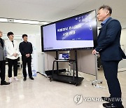 유인촌 장관, 확률형 아이템 정보공개 모니터링 현장 방문