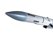 국산전투기 KF-21, 사거리 200㎞ '미티어' 첫 실사격 성공