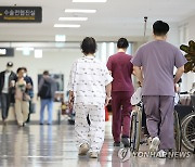 외국의사 도입 '갑론을박'…"의료공백 대응" vs "의료 질 저하"