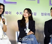 [포토] 탕웨이 답변 지켜보는 수지-박보검