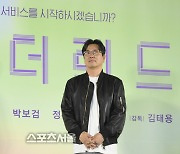 [포토] 포토타임 갖는 ‘원더랜드’ 김태용 감독