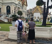 태국 유명 사원서 딸 용변·부모는 방치 '성토'…중국인 관광객?
