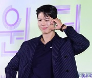 [포토] 박보검, '멋지게 볼하트~'