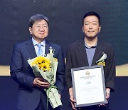 [포토] SBS '골 때리는 그녀들', '2024 브랜드 고객충성도 대상' 스포츠예능 프로그램 부문 수상