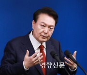 윤 대통령 “임기 내 연금개혁”···“한 게 없는 정부, 대통령이 연금개혁 가로막아”