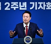 윤 대통령, 2주년 기자회견…김 여사·채 상병 특검 거부, 국정기조 ‘일관성’에 방점