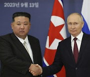 김정은, 푸틴에 전승절 축전···러는 “北, 유망한 파트너”