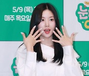 '눈떠보니 OOO' 권은비 "최예나, 아이즈원 리더로 살아봤으면"