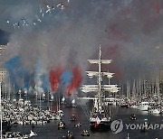 파리올림픽 성화, 프랑스 도착…마르세유서 환영식
