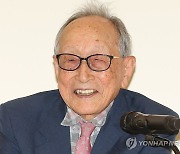 인사말하는 김형석 명예교수