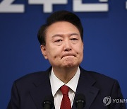 취임 2주년 기자회견, 질문받는 윤석열 대통령
