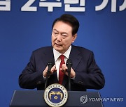 취임 2주년 기자회견, 질문에 답하는 윤석열 대통령