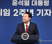 취임 2주년 기자회견, 질문받는 윤석열 대통령