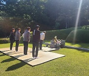 프로농구 우승 KCC 선수단, 고 정상영 명예회장 묘소 참배