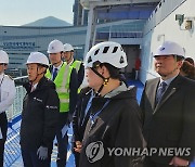 국제여객선 안전관리 상태 점검하는 송명달 차관