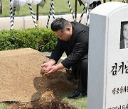 3대 세습 우상화에 힘쓴 고 김기남 영결식…北김정은 발인식 참석