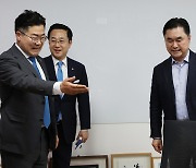 김종민 의원 찾은 박찬대 원내대표