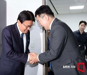 박찬대, 황운하 예방…"검찰개혁 공동 대응 합의"