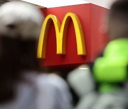 맥도날드에 뿔난 美주주들 "10대 노동법 위반 조사하라"