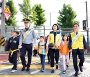 문헌일 구로구청장 ‘등굣길 어린이 교통안전' 캠페인