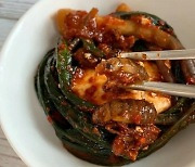 "따뜻한 밥 위에 '매미김치' 하나"..미국 들썩이게 한 '화제의 요리'