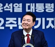尹 "송구·부족" 김 여사 명품백 첫 사과…특검엔 반대했다 [view]