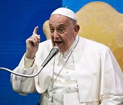 교황, 저출산 문제에 “개·고양이는 부족하지 않아…아이들 부족할 뿐”