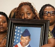 문 열자마자 경찰 총격에 미 흑인 장병 사망 ‘과잉 진압’ 논란