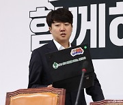 이준석 "尹, 자신이 박영수 특검 수사팀장이었던 사실 잊지 말아야"