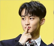 NCT 마크, 내년 2월 솔로 데뷔…16일 싱글 '200'으로 예열 [공식]